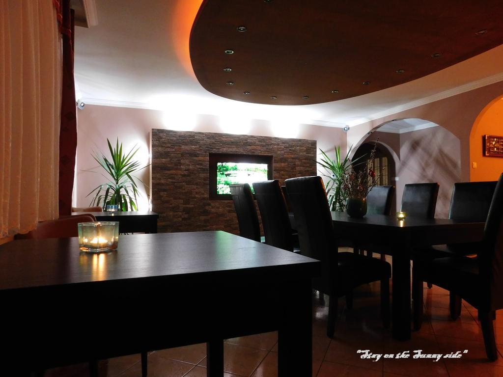 Sunrise Apartmanhaz 2* באלאטונפורד